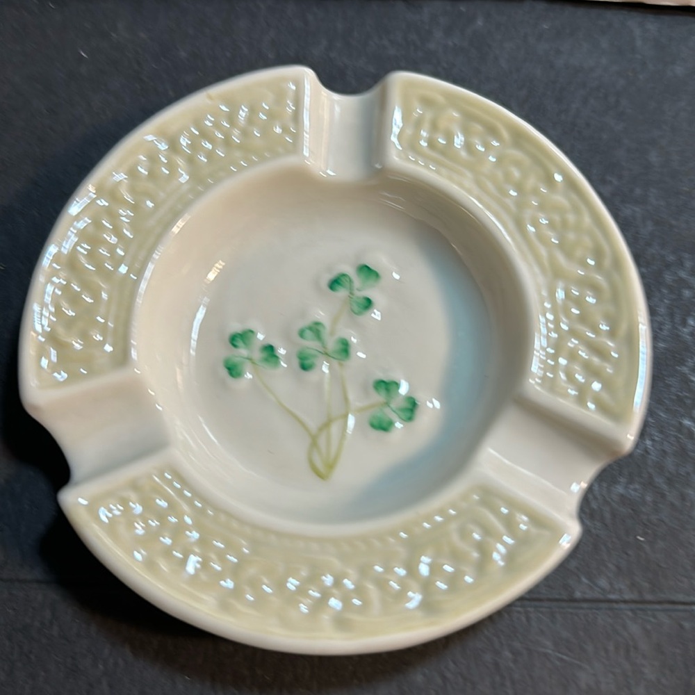 Vtg Belleek Irish Porcelain Green Shamrock Cream Color Ashtray/Celtic Border
